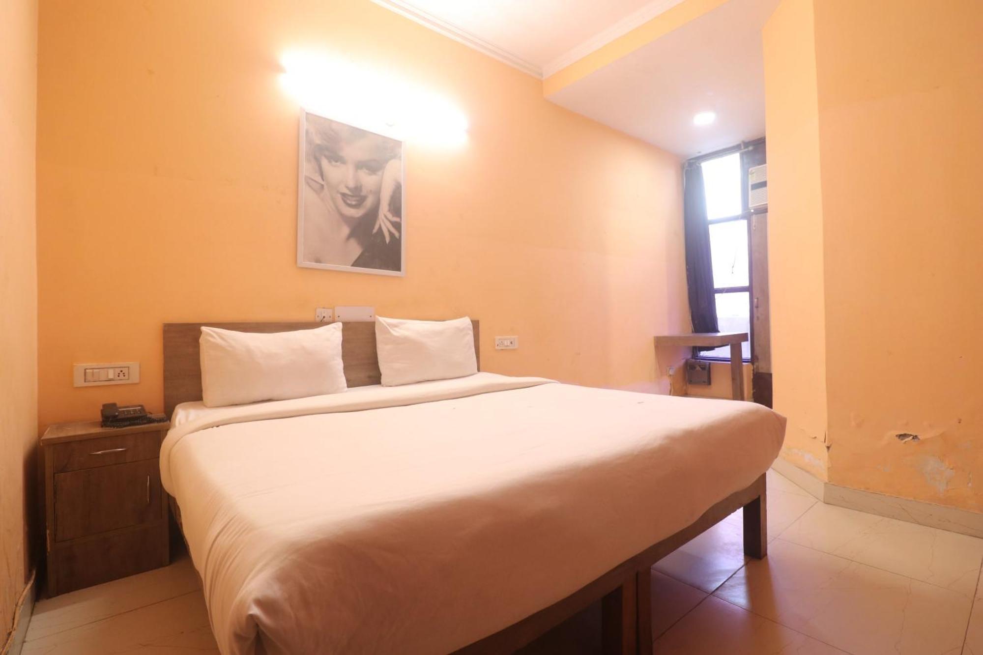 OYO 62899 Avni Residency Otel Gurgaon Dış mekan fotoğraf
