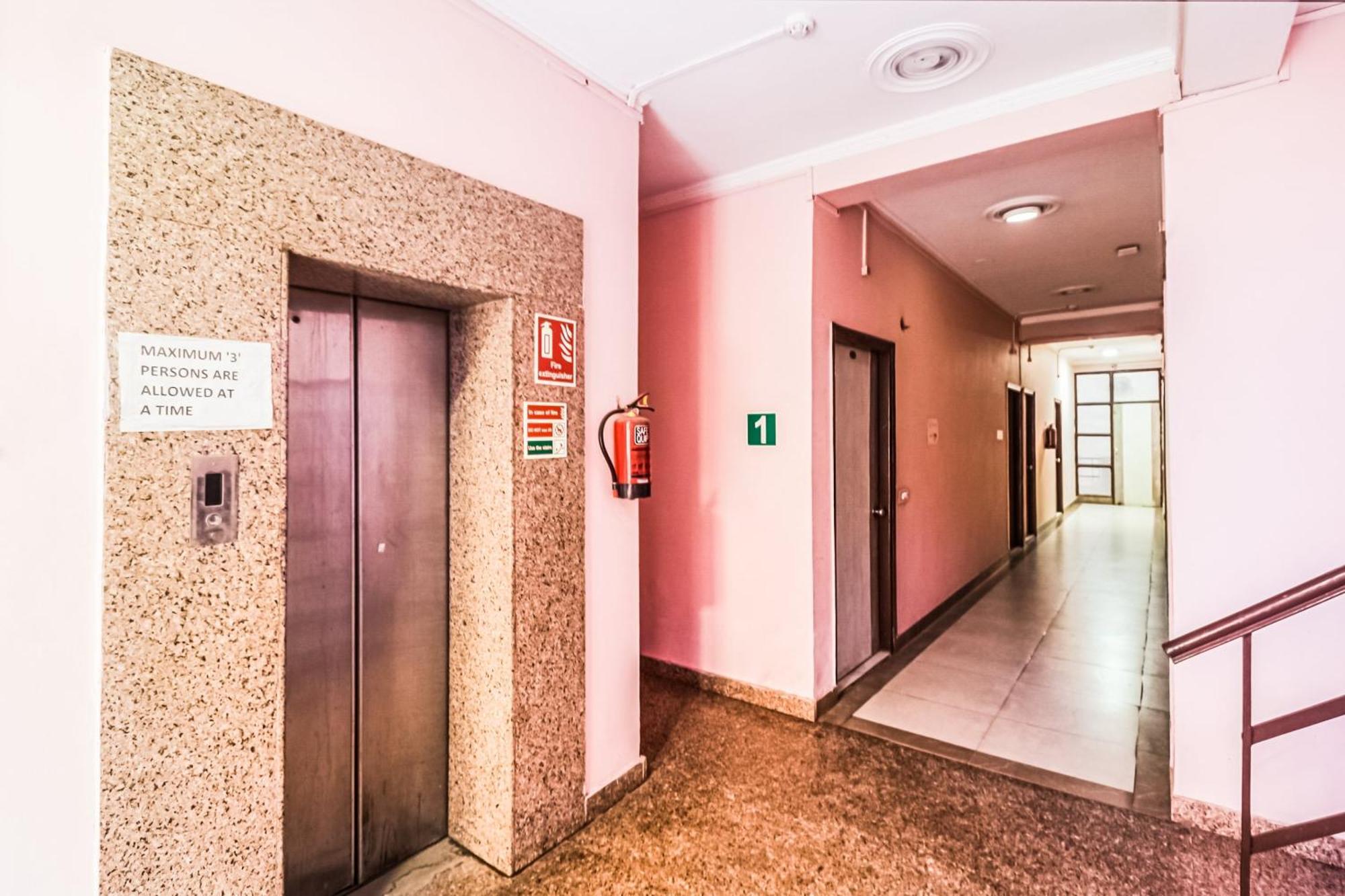 OYO 62899 Avni Residency Otel Gurgaon Dış mekan fotoğraf